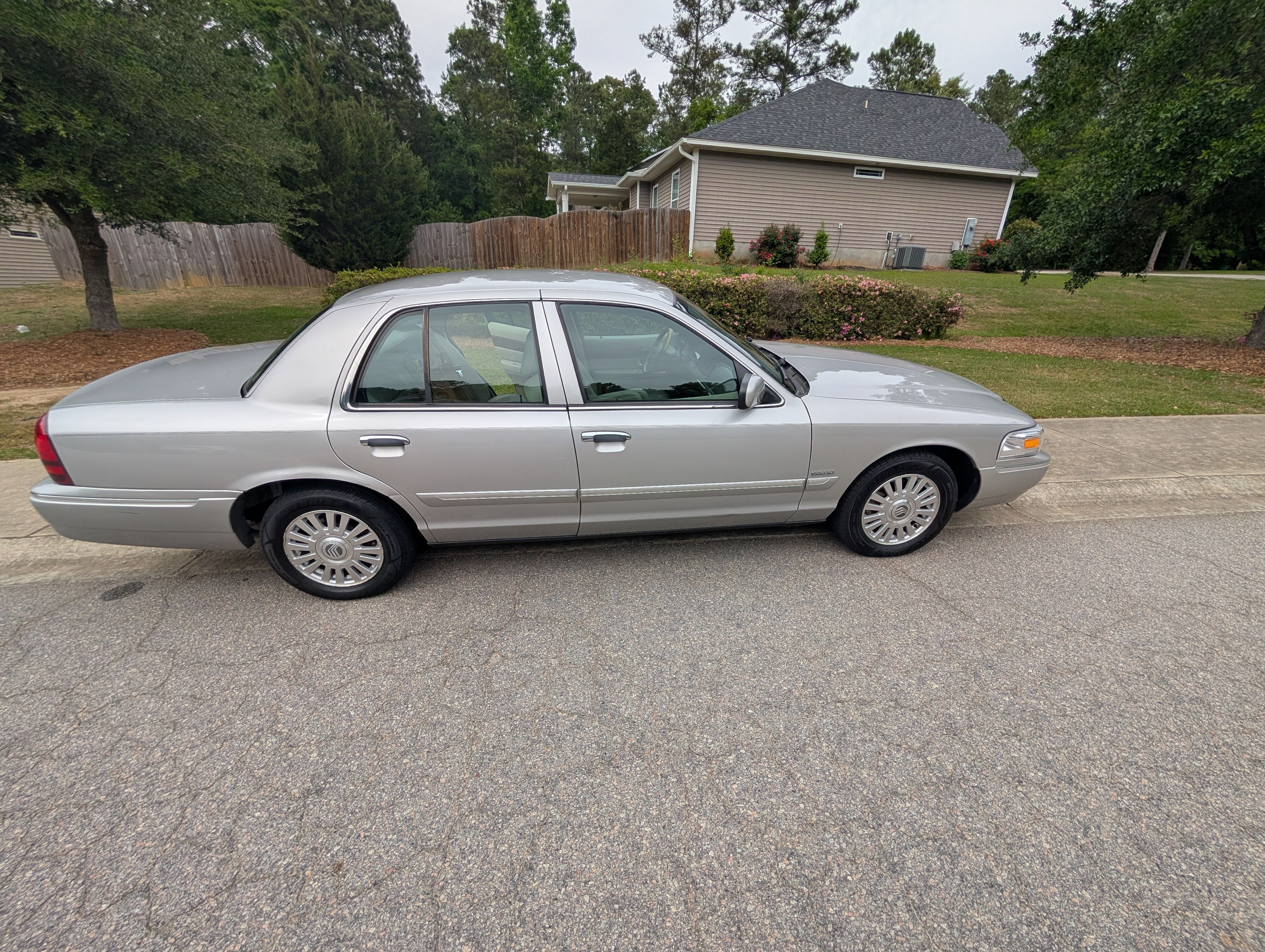 Used 2006 Mercury Grand Marquis LS RWD image 30