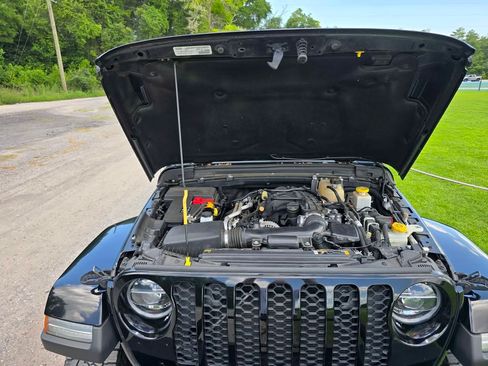 Used 2022 Jeep Gladiator Sport AWD/4WD image 6
