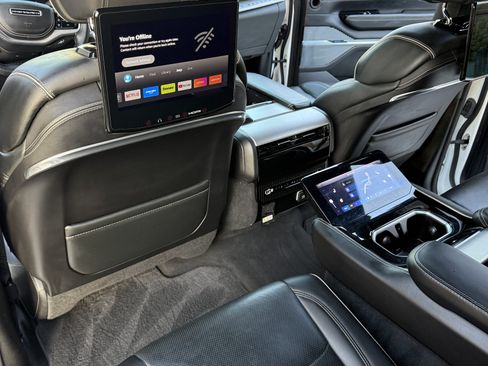 Used 2023 Jeep Grand Wagoneer L Series II w/ Premium Group II image 18