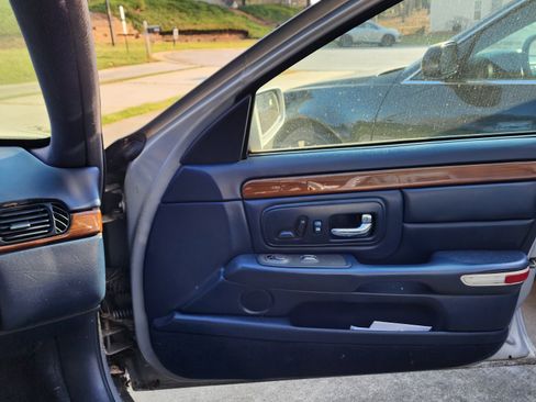 Used 1998 Cadillac De Ville D'Elegance w/ Safety/Security Pkg FWD image 2