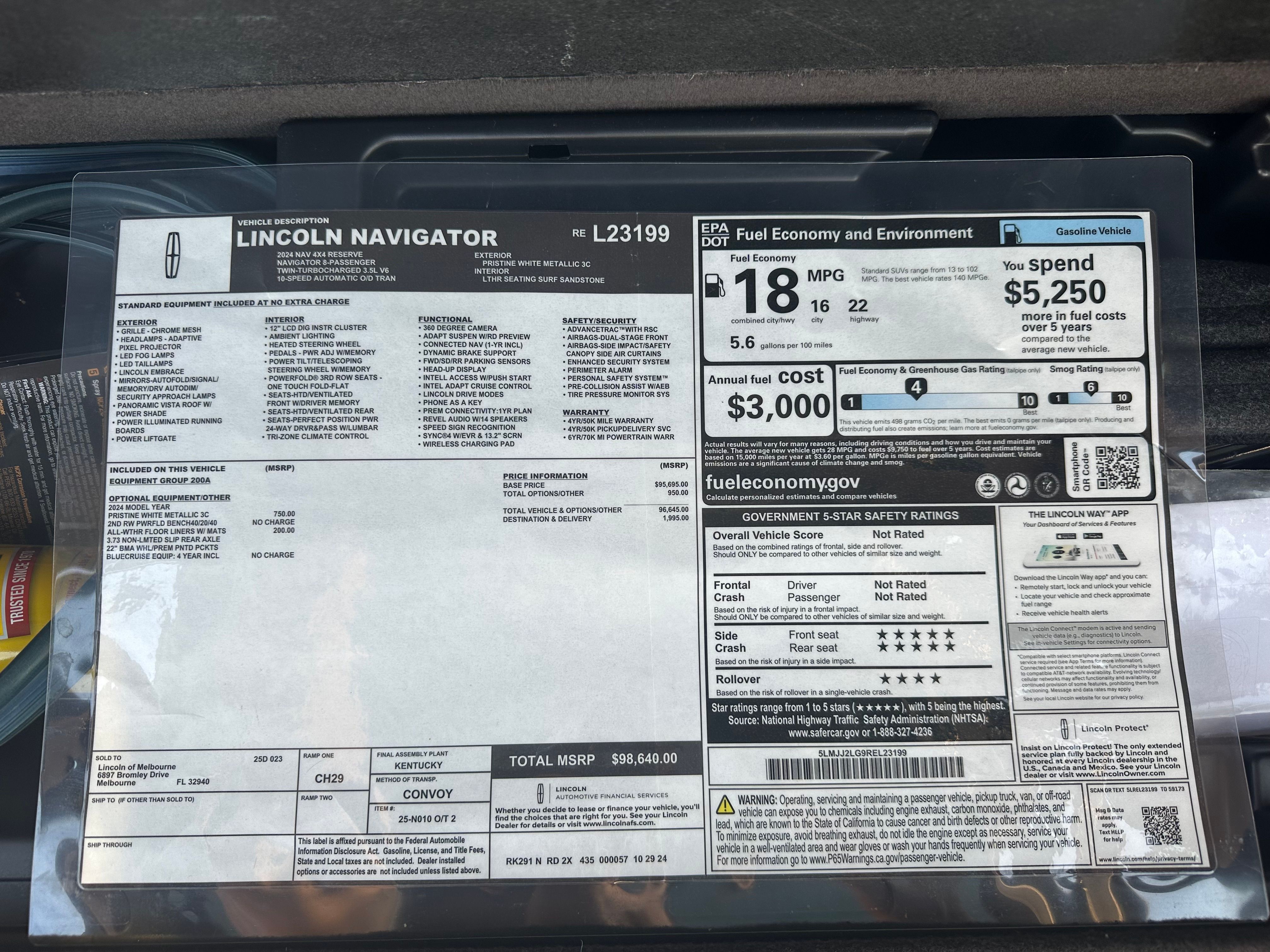 Used 2024 Lincoln Navigator Reserve AWD/4WD image 2