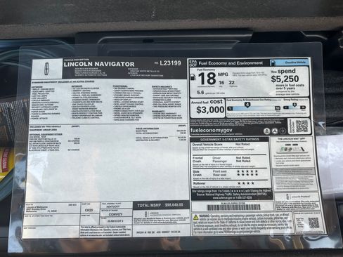 Used 2024 Lincoln Navigator Reserve AWD/4WD image 2