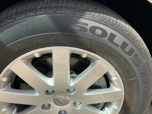 Used 2016 Chrysler Town & Country Touring image 8