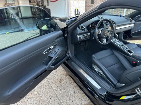 Used 2024 Porsche 718 Boxster image 11