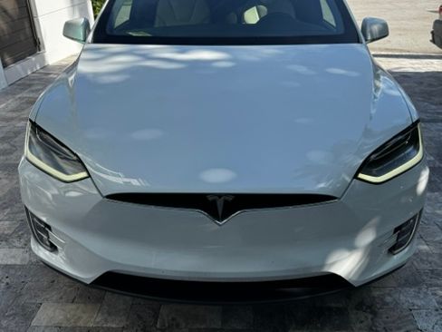 Used 2020 Tesla Model X Long Range AWD/4WD image 2