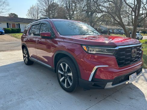 Used 2023 Honda Pilot Touring image 4