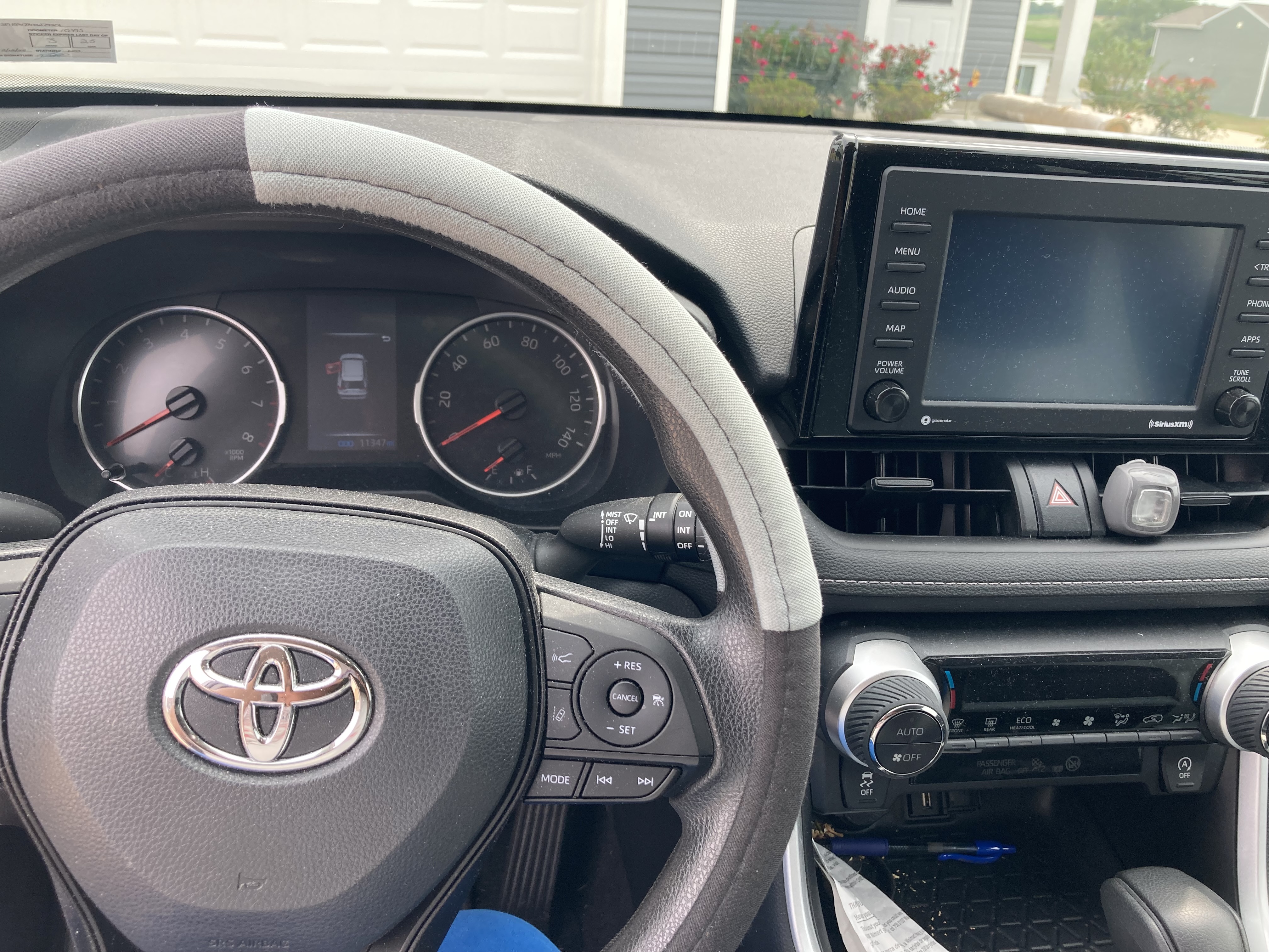 Used 2022 Toyota RAV4 XLE w/ Convenience Package AWD/4WD image 6