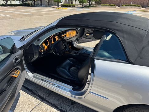 Used 2001 Jaguar XK8 Convertible image 11