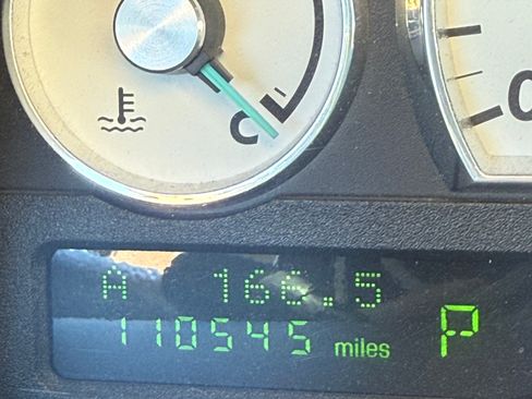 Used 2005 Ford Thunderbird Deluxe image 8