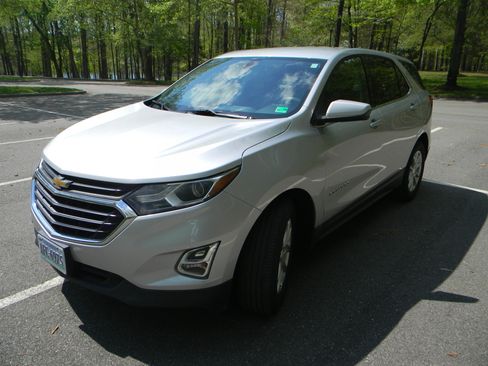 Used 2019 Chevrolet Equinox LT FWD image 1