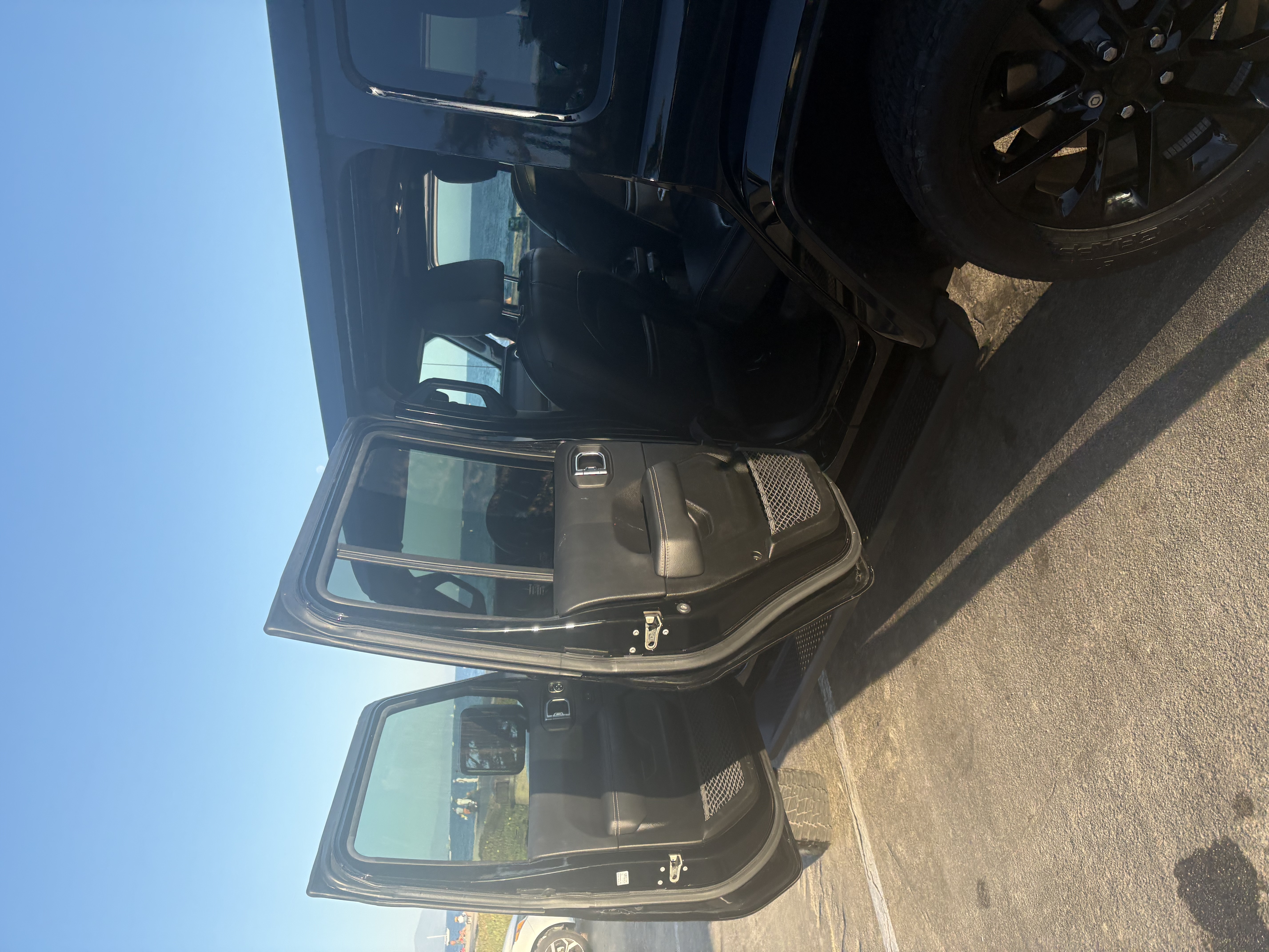 Used 2023 Jeep Wrangler Unlimited Sahara w/ Cold Weather Group AWD/4WD image 11