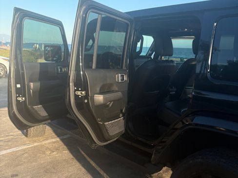 Used 2023 Jeep Wrangler Unlimited Sahara w/ Cold Weather Group AWD/4WD image 11