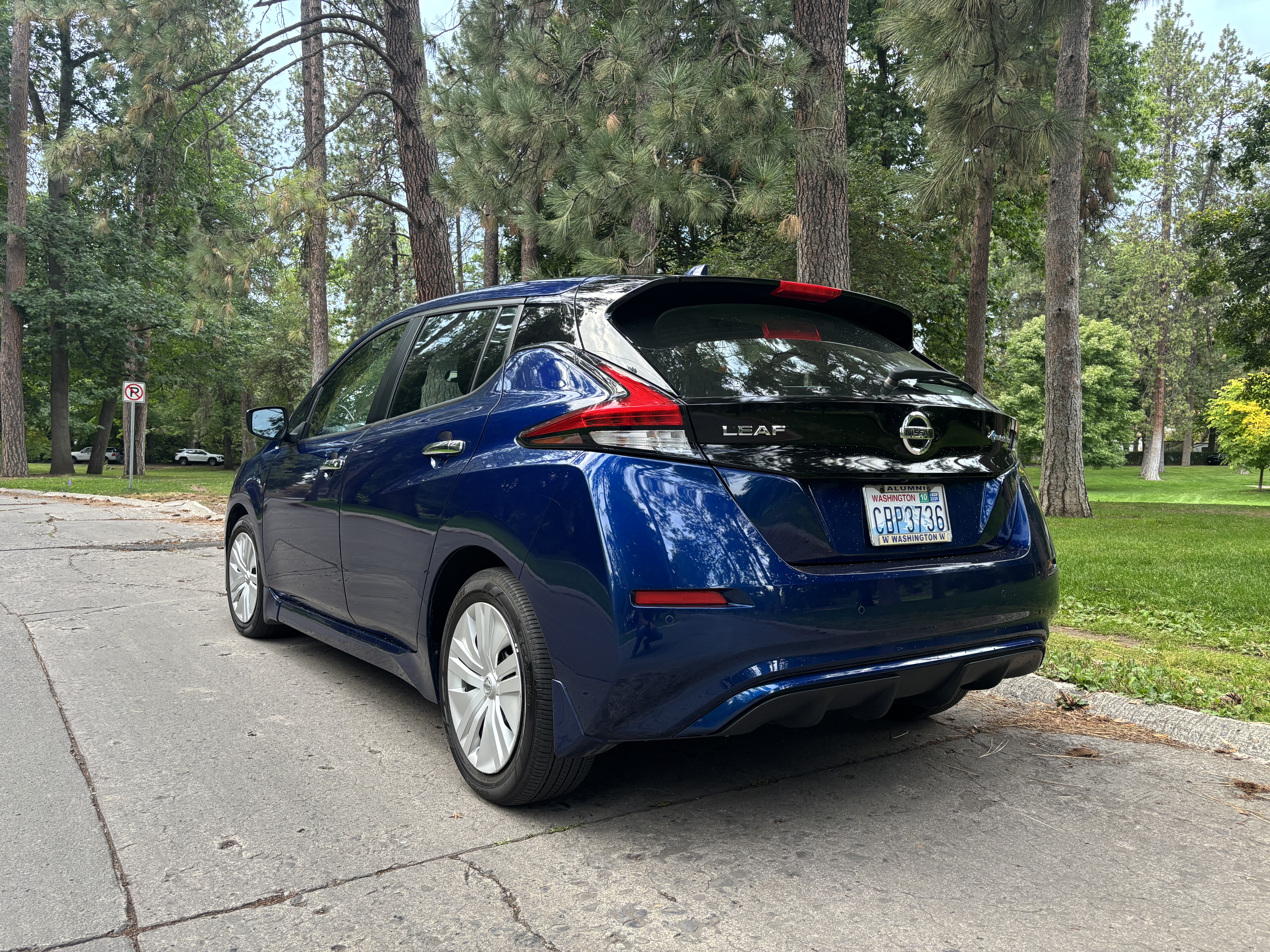 Used 2022 Nissan Leaf S FWD image 1