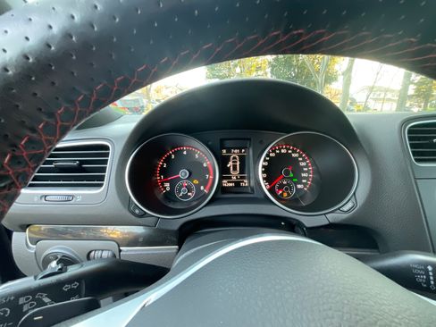Used 2012 Volkswagen GTI 4-Door FWD image 11