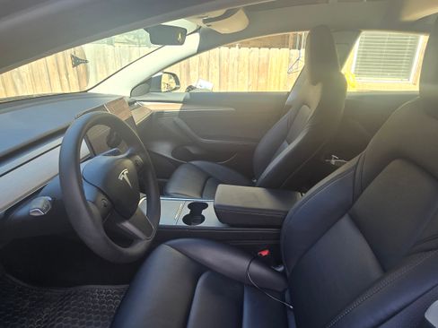 Used 2023 Tesla Model 3 Standard Range image 4