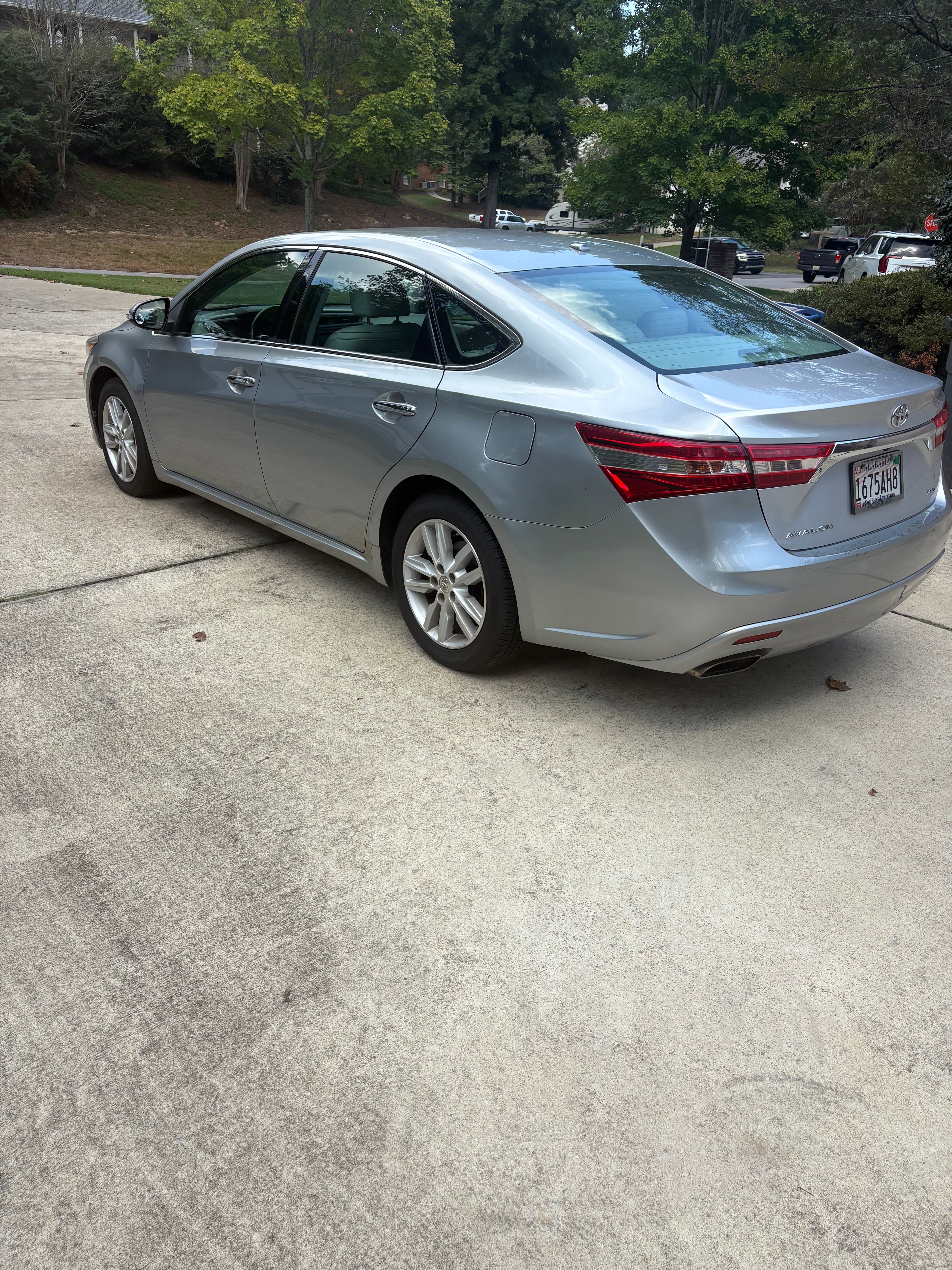 Used 2015 Toyota Avalon XLE FWD image 2