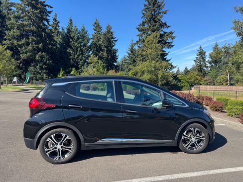 Used 2018 Chevrolet Bolt Premier w/ Driver Confidence II Package FWD image 6