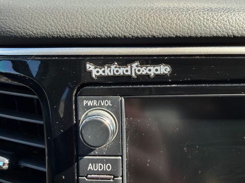 Used 2015 Mitsubishi Outlander SE image 18