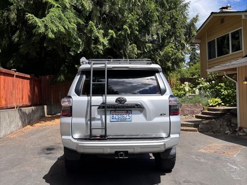 Used 2018 Toyota 4Runner TRD Off-Road Premium AWD/4WD image 6