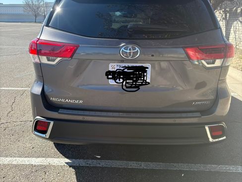 Used 2019 Toyota Highlander Limited image 9