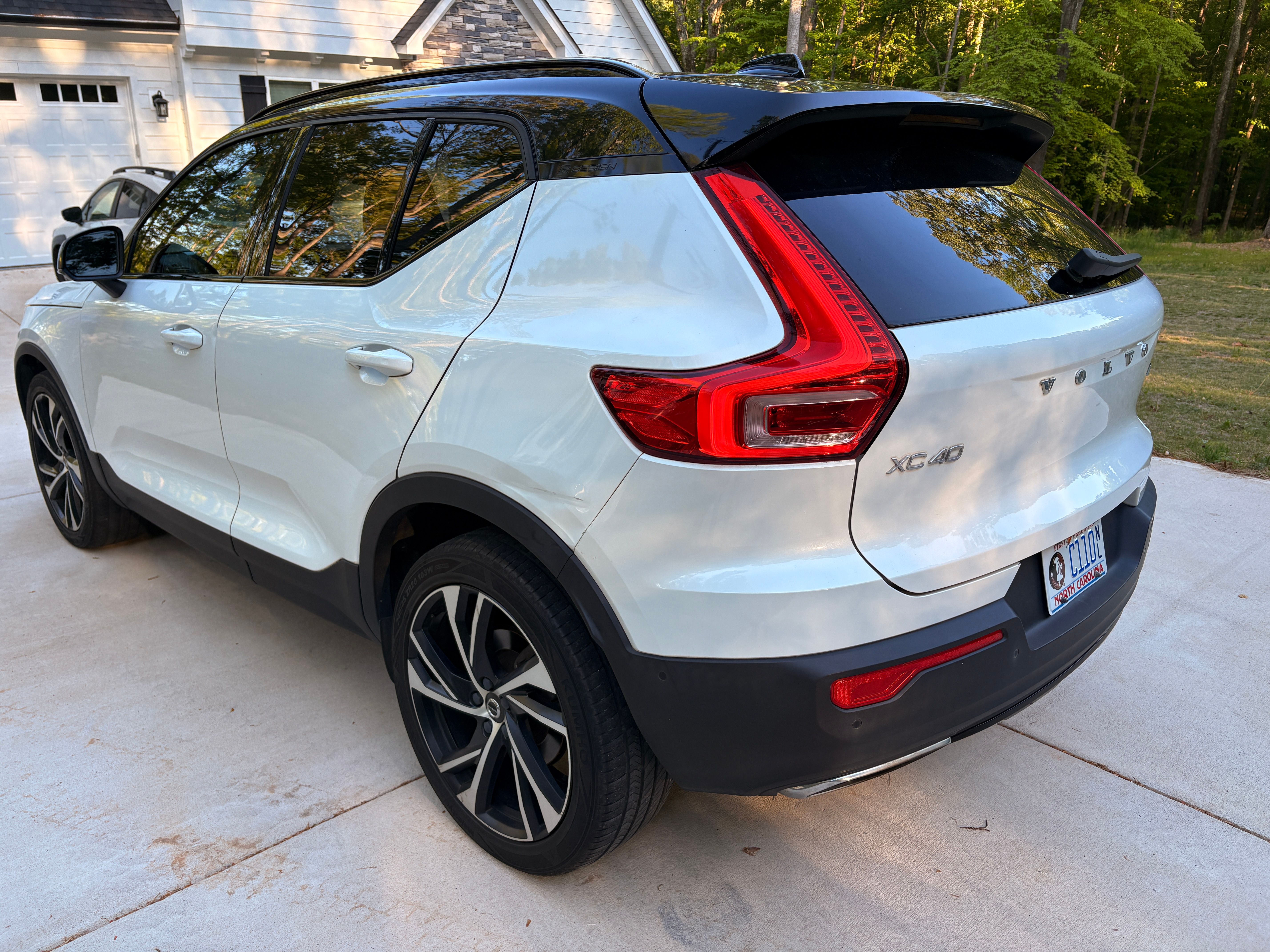 Used 2019 Volvo XC40 T5 R-Design AWD/4WD image 5
