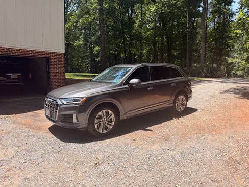 Used 2023 Audi Q7 2.0T Premium w/ Convenience Package AWD/4WD image 1