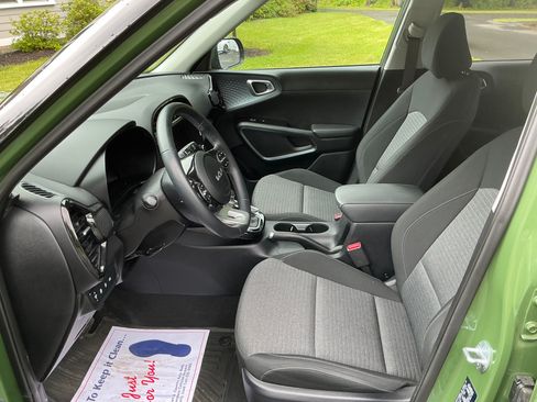 Used 2023 Kia Soul EX FWD image 1