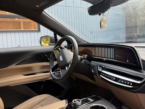Used 2024 Cadillac Lyriq Luxury w/ Nappa Leather Package AWD/4WD image 15