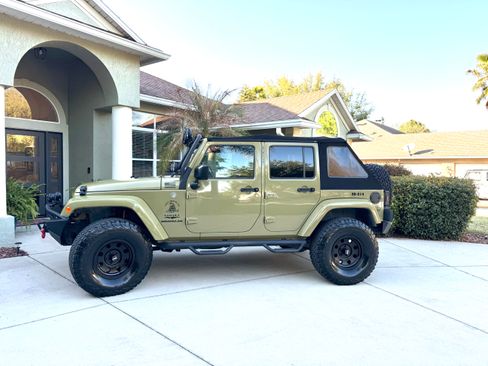 Used 2013 Jeep Wrangler Unlimited Sahara w/ Connectivity Group image 2