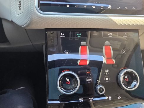 Used 2018 Land Rover Range Rover Velar S image 13