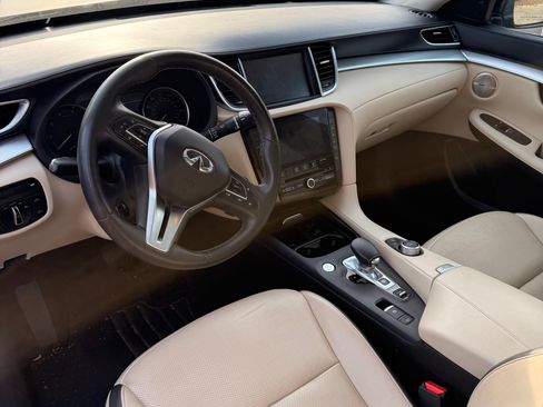 Used 2019 INFINITI QX50 Essential w/ Premium Heat Package image 9
