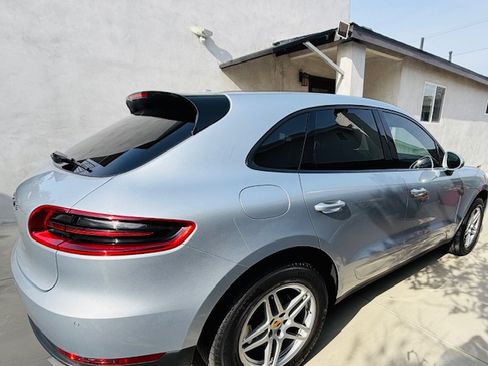 Used 2018 Porsche Macan Sport Edition image 4