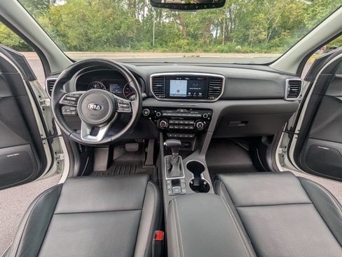 Used 2022 Kia Sportage EX w/ EX Technology Package image 19