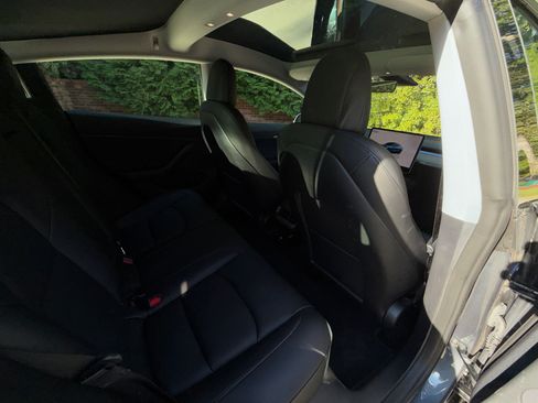 Used 2022 Tesla Model 3 Long Range AWD/4WD image 15