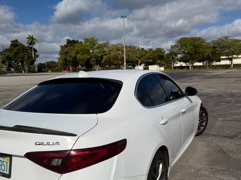 Used 2018 Alfa Romeo Giulia image 10