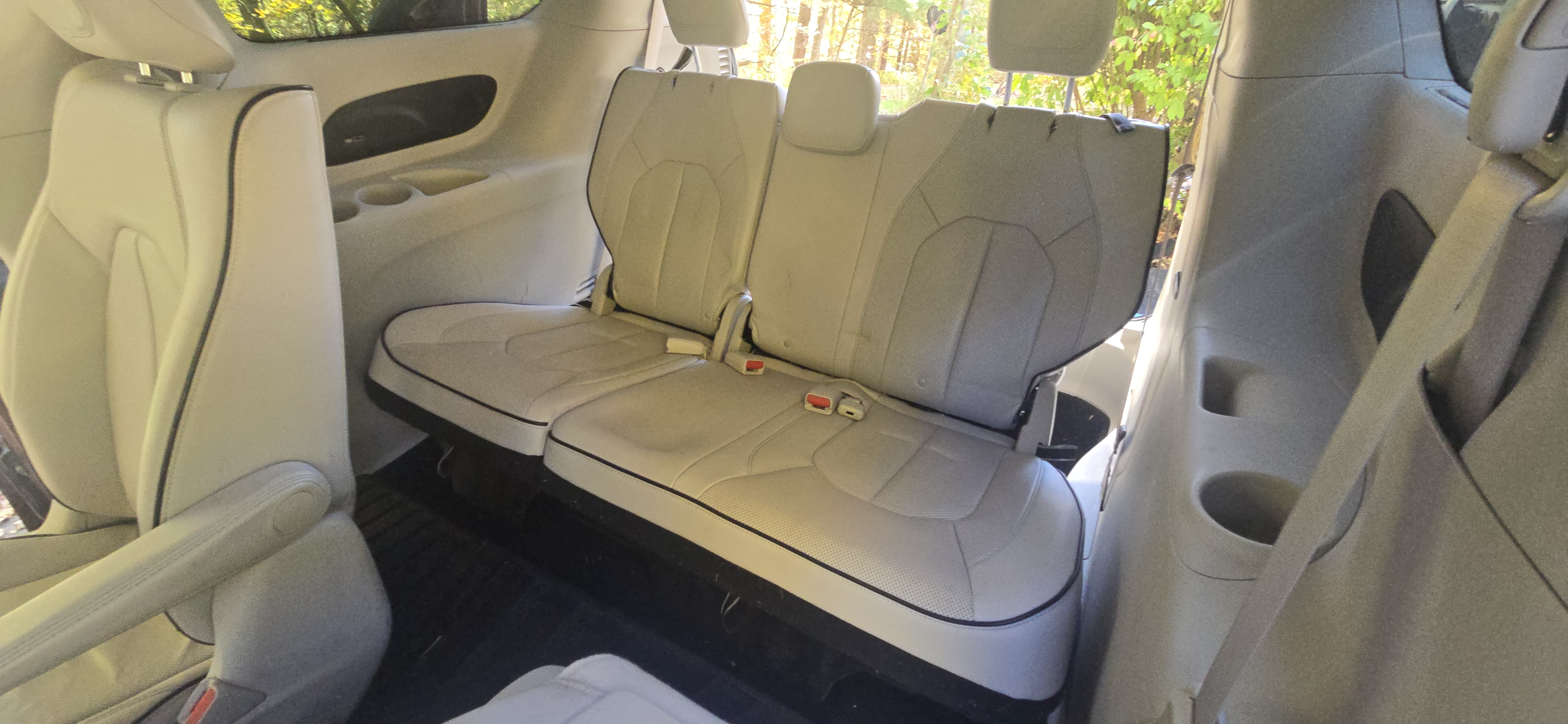 Used 2017 Chrysler Pacifica Platinum FWD image 17