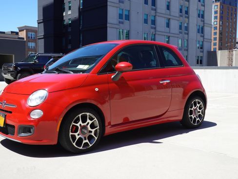 Used 2015 FIAT 500 Sport w/ Comfort/Convenience Group FWD image 8