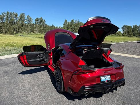 Used 2021 Toyota Supra w/ Safety & Technology Package RWD image 16