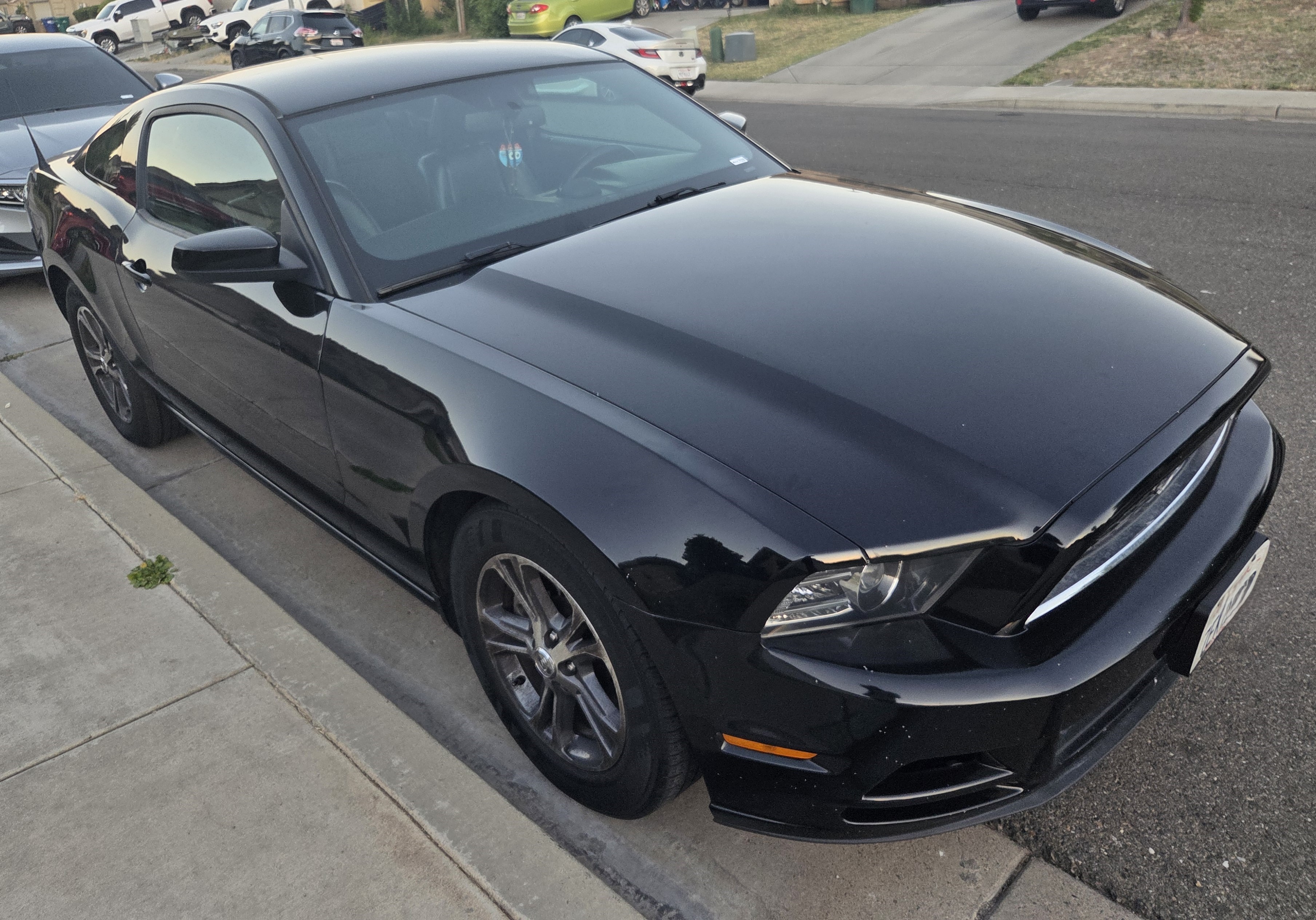 Used 2014 Ford Mustang Premium RWD image 1
