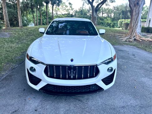 Used 2021 Maserati Levante AWD/4WD image 9