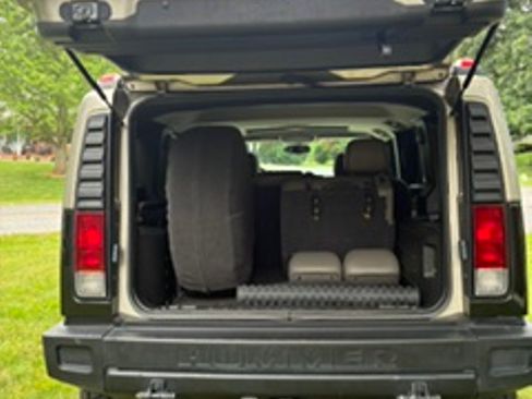 Used 2005 HUMMER H2 w/ Preferred Equipment Group AWD/4WD image 2
