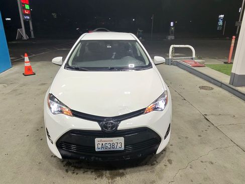 Used 2019 Toyota Corolla LE FWD image 1