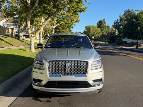 Used 2018 Lincoln Navigator Select w/ Technology Package AWD/4WD image 13