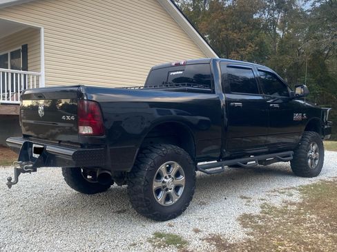 Used 2017 RAM 2500 SLT image 2