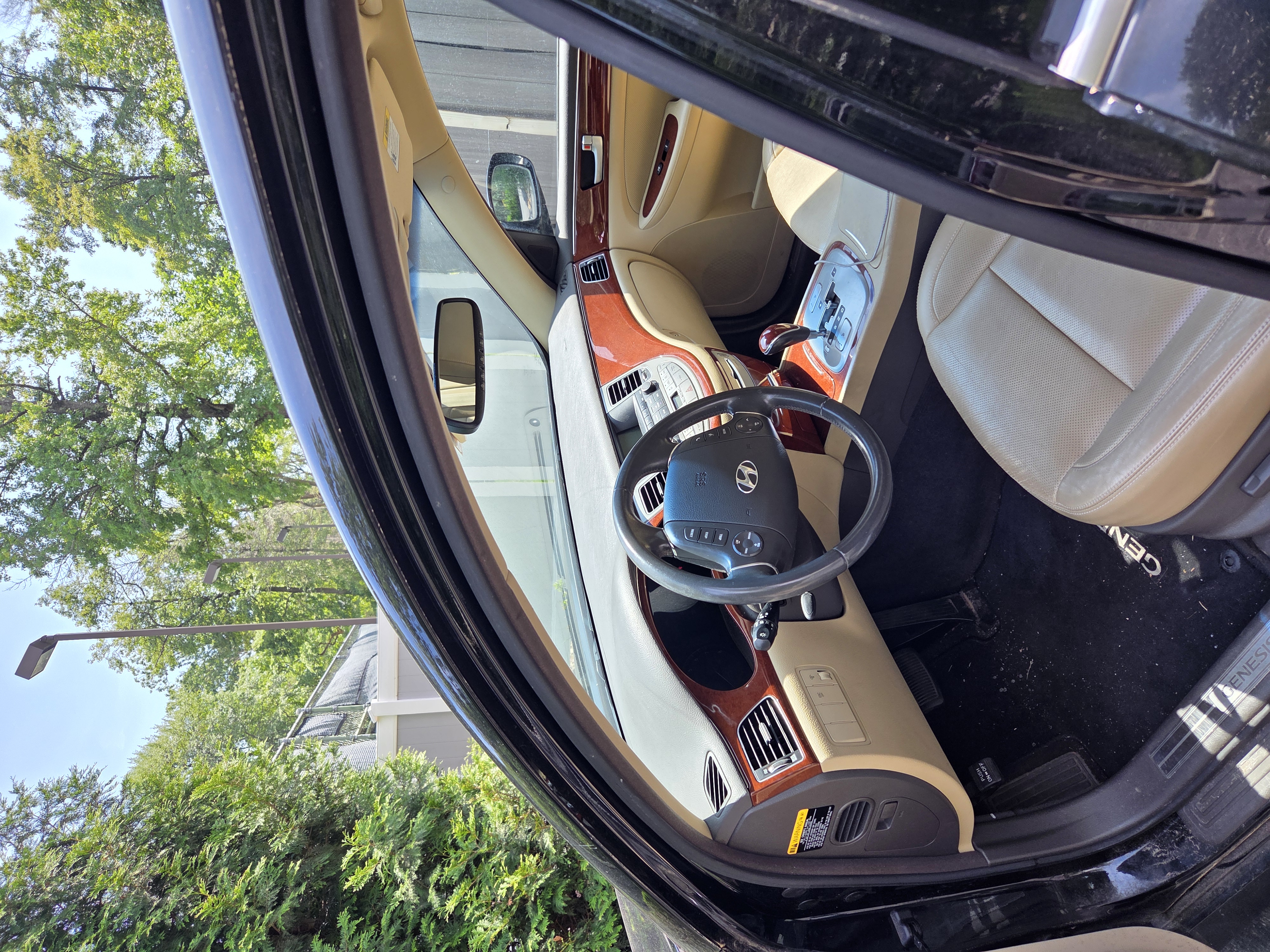 Used 2013 Hyundai Genesis 3.8 RWD image 4