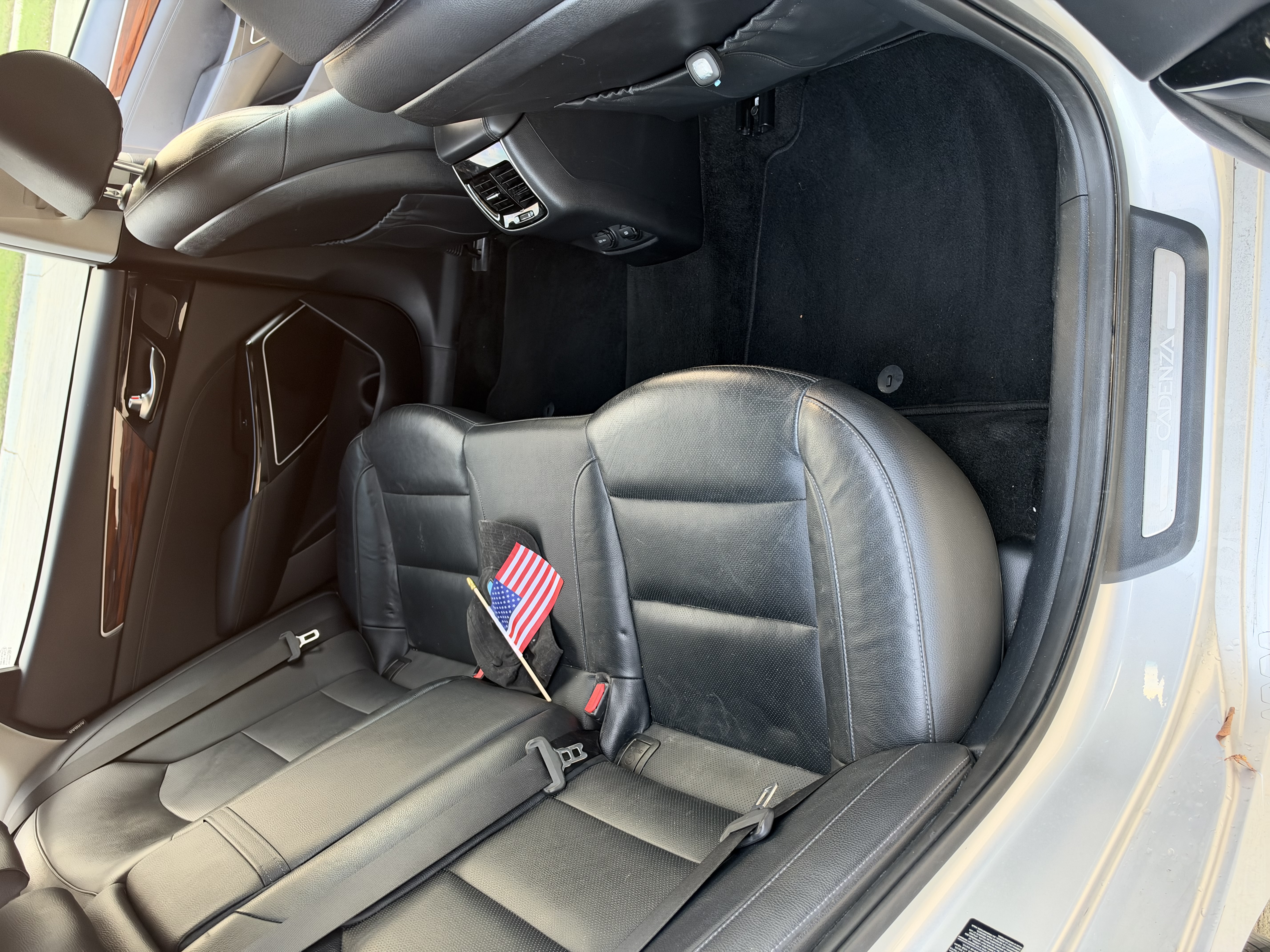 Used 2017 Kia Cadenza Premium w/ Luxury Package FWD image 9