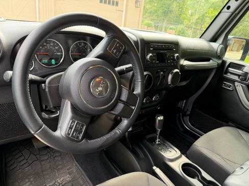 Used 2017 Jeep Wrangler Sport w/ Quick Order Package 24S AWD/4WD image 6