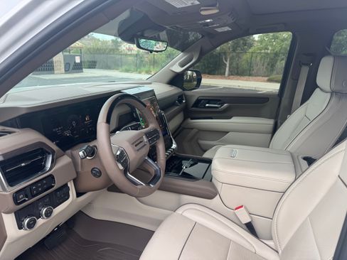 Used 2025 GMC Yukon XL Denali w/ Denali Reserve Package image 11