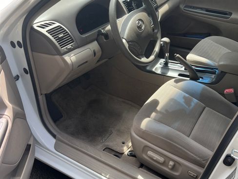 Used 2005 Toyota Camry LE FWD image 5