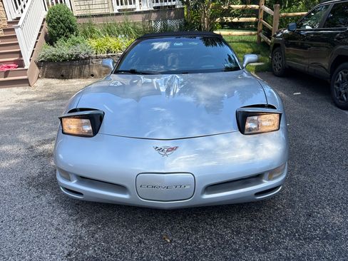 Used 2003 Chevrolet Corvette Convertible w/ Preferred Equipment Group1 RWD image 5